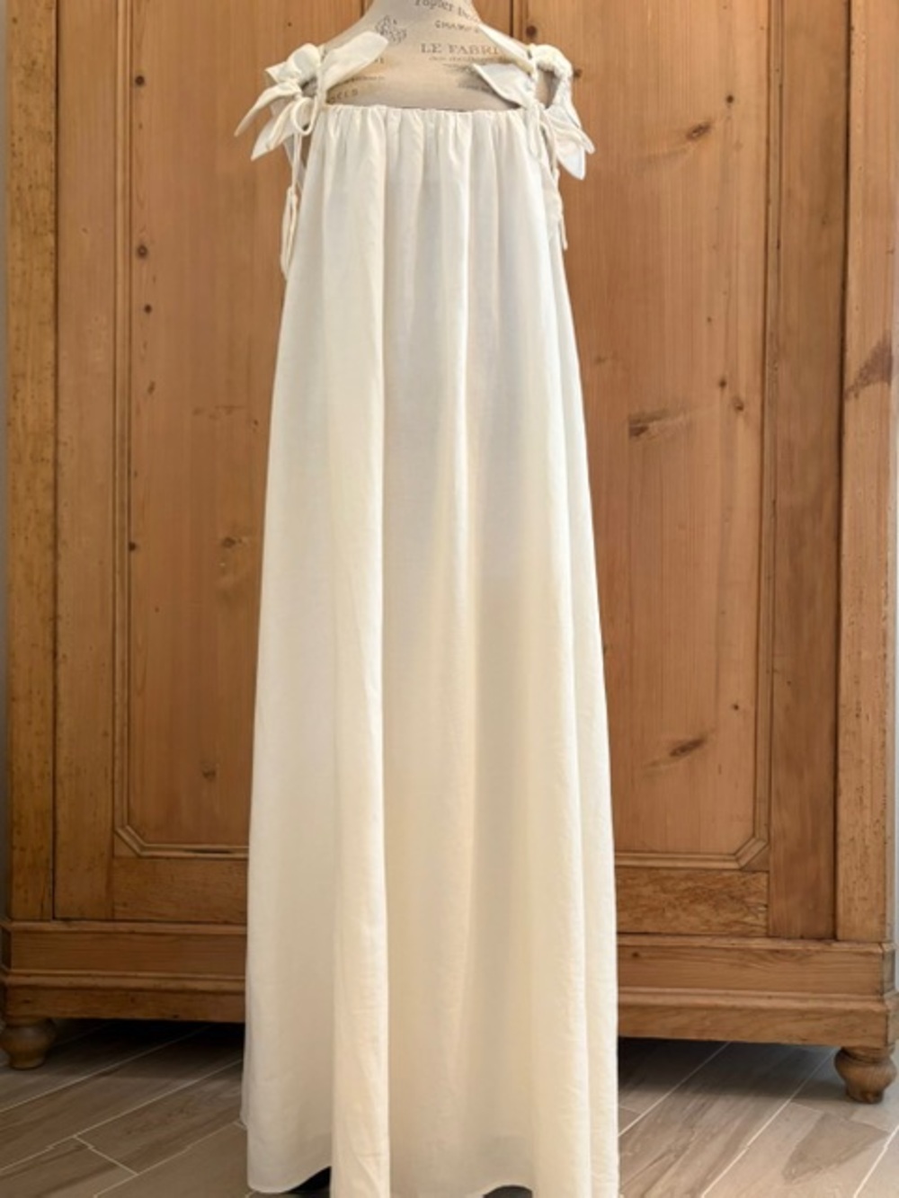 FARM Rio White Floral Details Midi Dress - Picture 3 of 9